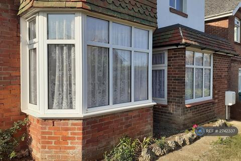 2 bedroom flat to rent, Newport Road, Sandown, PO36