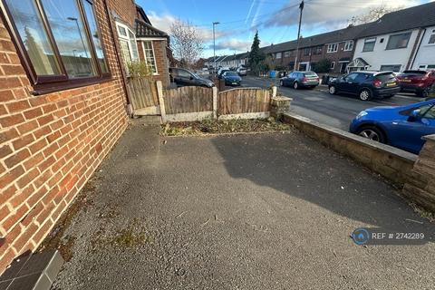 3 bedroom semi-detached house to rent, Norfolk Crescent, Failsworth, Manchester, M35