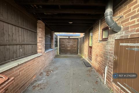3 bedroom semi-detached house to rent, Norfolk Crescent, Failsworth, Manchester, M35