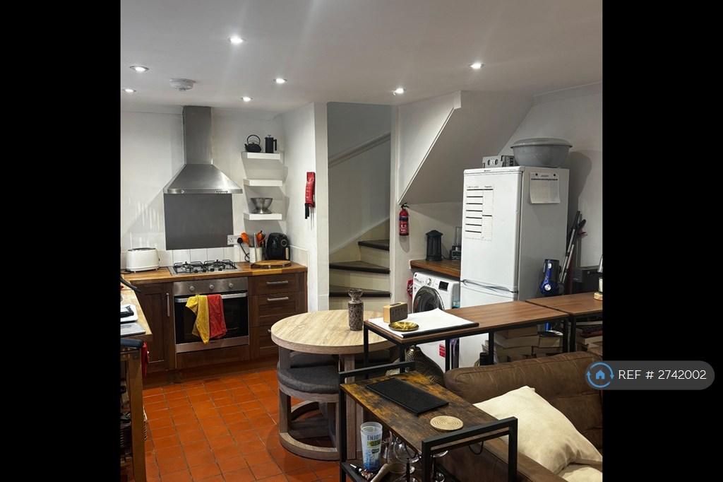 Kitchen (1/2)
