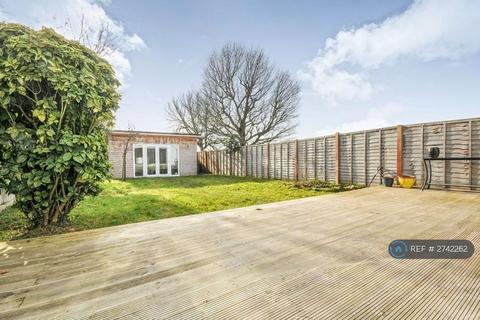 4 bedroom semi-detached house to rent, Sidcup Road, London, SE9