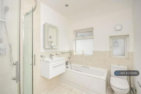 4 bedroom semi-detached house to rent, Sidcup Road, London, SE9