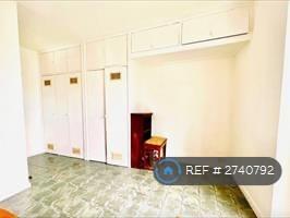 Built In Wardrobes/Storage