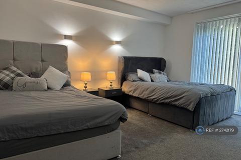 1 bedroom in a house share to rent, Rochdale Road, Denshaw, Oldham, OL3