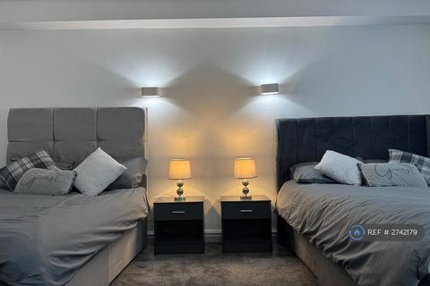1 bedroom in a house share to rent, Rochdale Road, Denshaw, Oldham, OL3