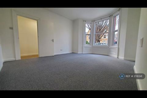 2 bedroom flat to rent, Wynnstay Road, Colwyn Bay, LL29