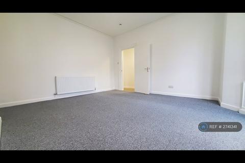 2 bedroom flat to rent, Wynnstay Road, Colwyn Bay, LL29