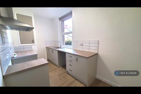 2 bedroom flat to rent, Wynnstay Road, Colwyn Bay, LL29