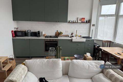 3 bedroom flat to rent, Gordon Rd, South Woodford, E18
