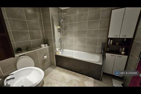 2 bedroom flat to rent, St Pancras Way, London, NW1
