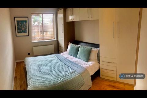1 bedroom flat to rent, John Maurice Close, London, SE17