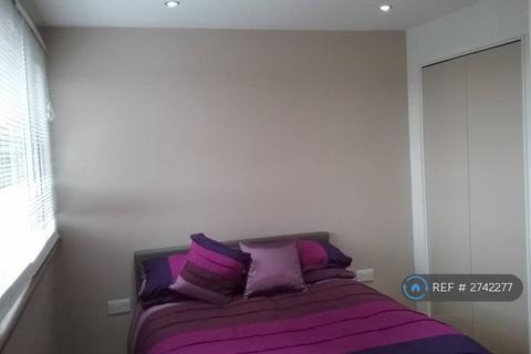5 bedroom detached house to rent, Swasdale Road, Luton, LU3