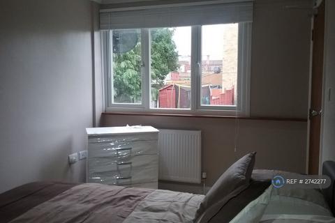 5 bedroom detached house to rent, Swasdale Road, Luton, LU3