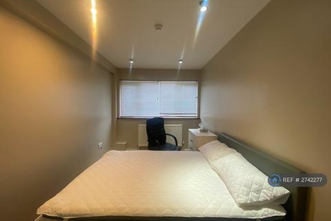 5 bedroom terraced house to rent, Swasdale Road, Luton, LU3