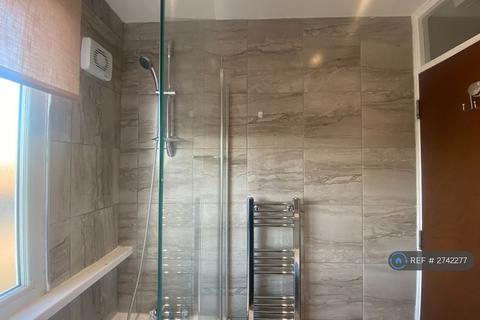 5 bedroom terraced house to rent, Swasdale Road, Luton, LU3