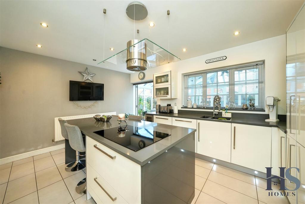 Kitchen 2.jpg