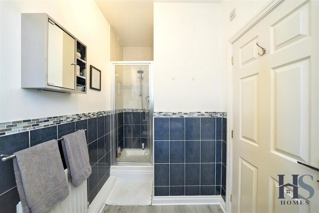 Bathroom 3a.jpg