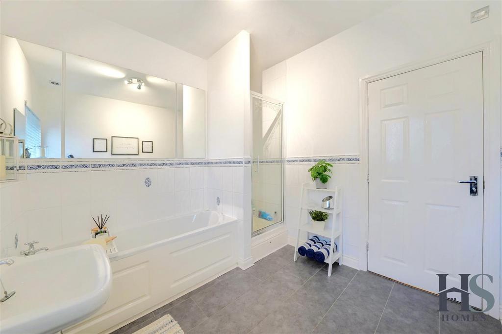 Bathroom 2.jpg