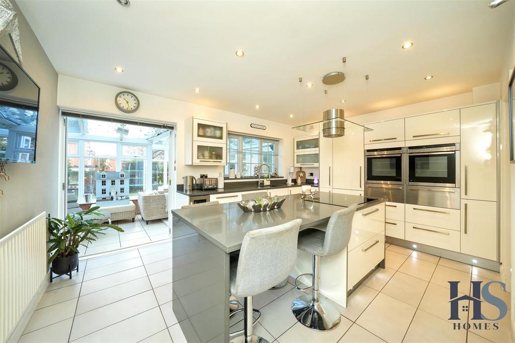 Kitchen5.jpg