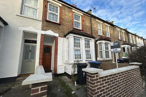 2 bedroom house share for sale, Sheldon Road, London N18