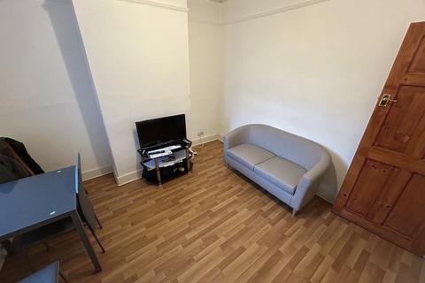 2 bedroom house share for sale, Sheldon Road, London N18