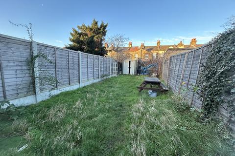 2 bedroom house share for sale, Sheldon Road, London N18