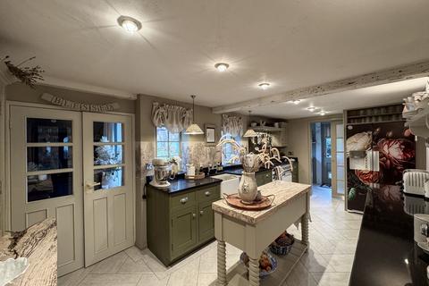 8 bedroom detached house for sale, Halstead Road, Kirby-Cross, Frinton-on-Sea, Essex, CO13