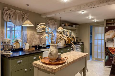 8 bedroom detached house for sale, Halstead Road, Kirby-Cross, Frinton-on-Sea, Essex, CO13