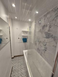 1 bedroom in a house share to rent, Morden, SM4