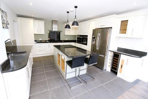 4 bedroom detached house for sale, Chipstead