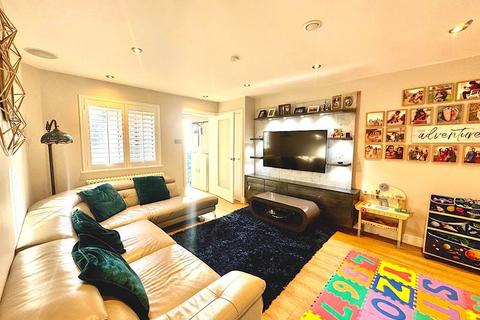 2 bedroom terraced house for sale, Amberley Way, Uxbridge