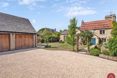 5 bedroom detached house for sale, Station Road, Carterton OX18