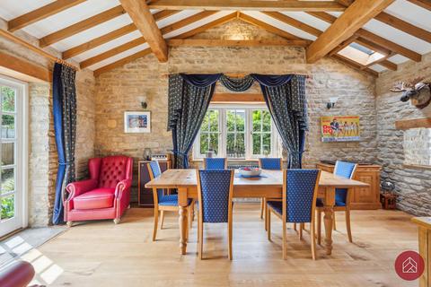 5 bedroom detached house for sale, Station Road, Carterton OX18