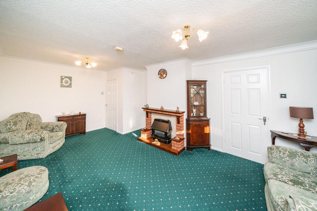 Lounge/dining room
