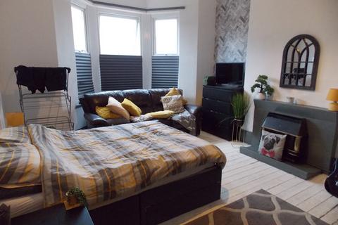 2 bedroom flat to rent, Trewhitt Road, Newcastle upon Tyne NE6
