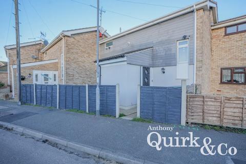 3 bedroom terraced house for sale, Dinant Avenue, Canvey Island, SS8