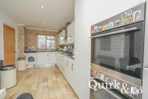 3 bedroom terraced house for sale, Dinant Avenue, Canvey Island, SS8