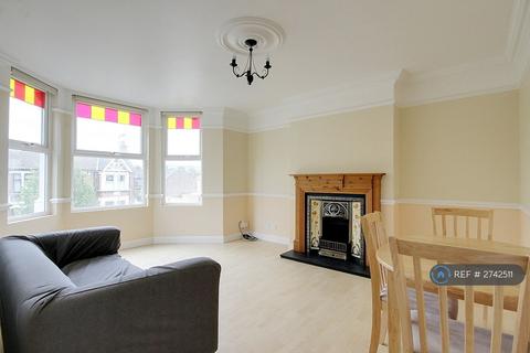 2 bedroom flat to rent, Hale End Road, London, E4