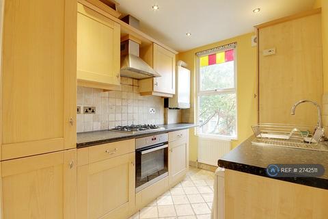 2 bedroom flat to rent, Hale End Road, London, E4
