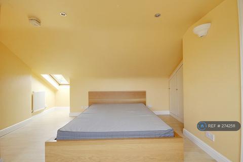 2 bedroom flat to rent, Hale End Road, London, E4