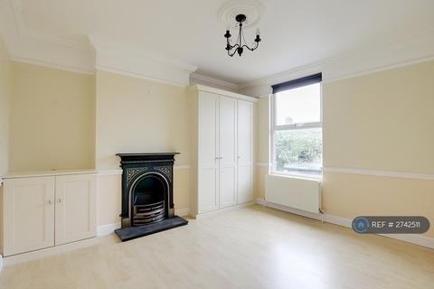 2 bedroom flat to rent, Hale End Road, London, E4