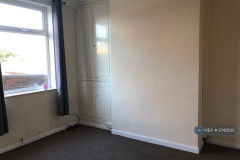2 bedroom semi-detached house to rent, Rothervale Road, Chesterfield, S40
