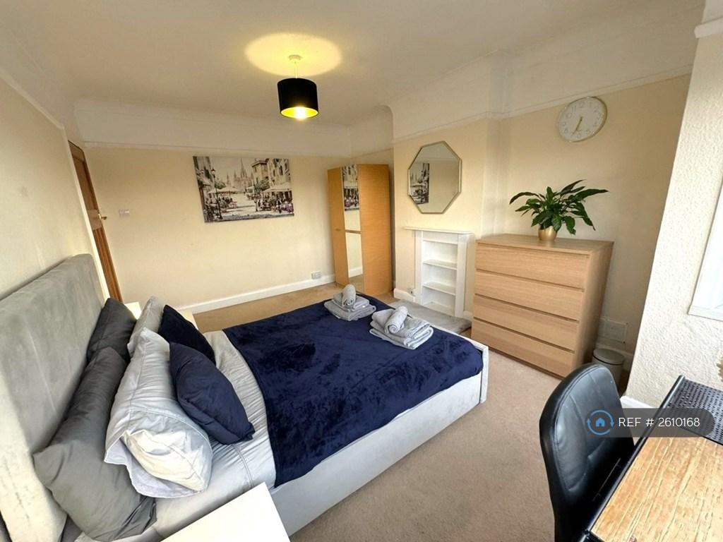 Bedroom 1 With Double Bed, Desk &amp; Chair