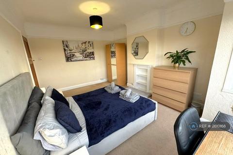 3 bedroom maisonette to rent, Kenilworth Road, Ashford, TW15