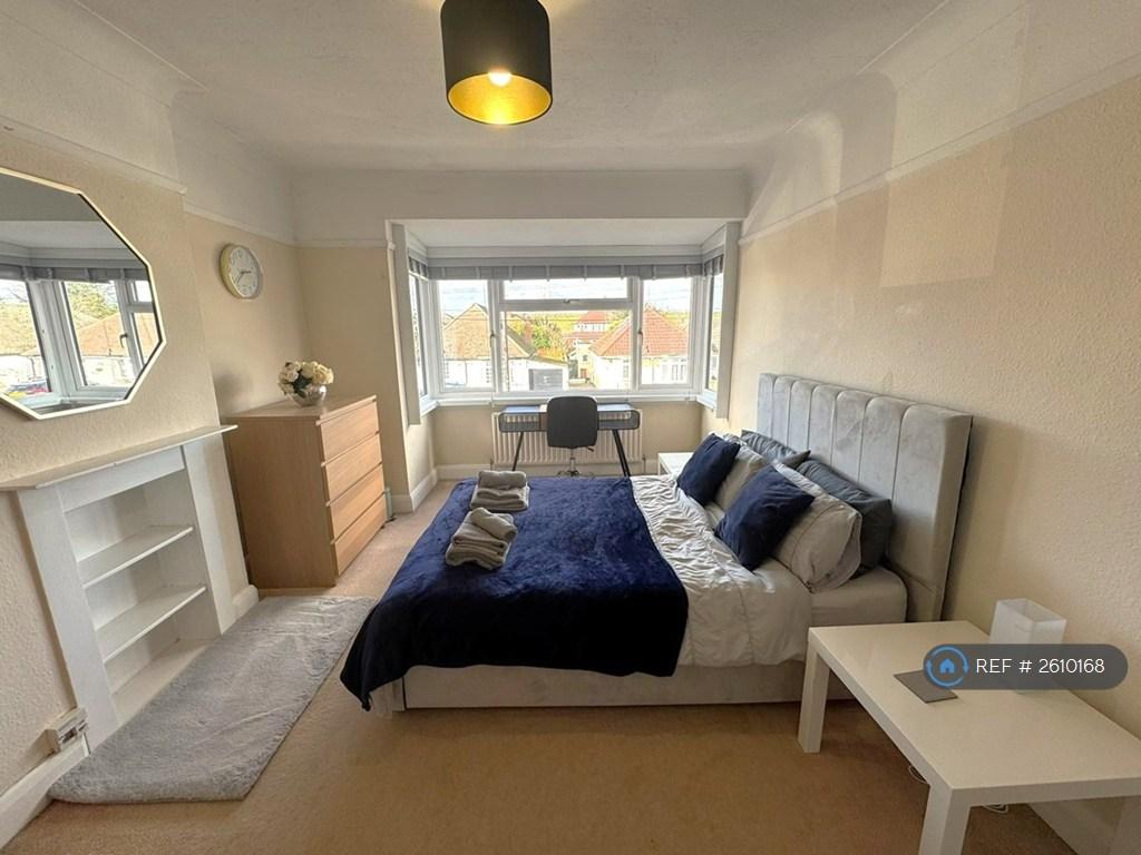 Bedroom 1 With Double Bed, Desk &amp; Chair