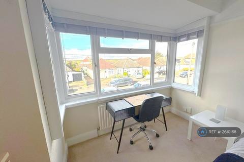 3 bedroom maisonette to rent, Kenilworth Road, Ashford, TW15
