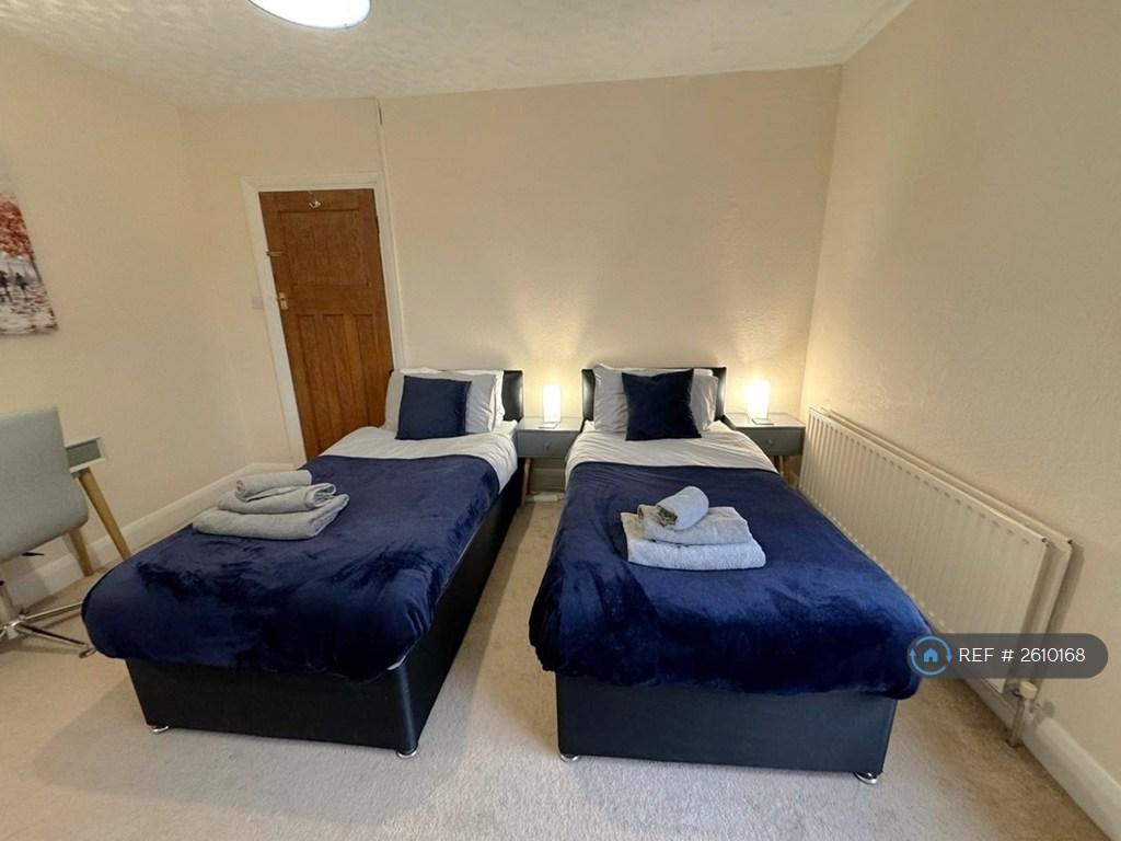 Bedroom 2 Twin Beds