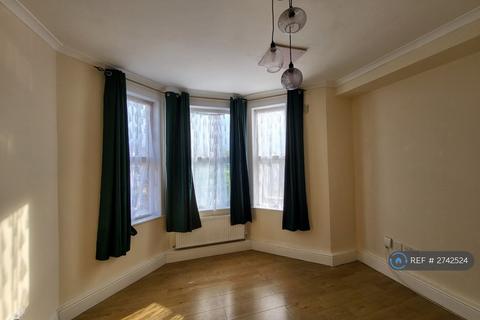 2 bedroom flat to rent, Radnor Park Avenue, Folkestone, CT19
