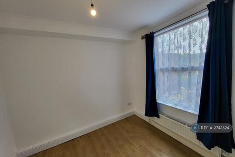 2 bedroom flat to rent, Radnor Park Avenue, Folkestone, CT19
