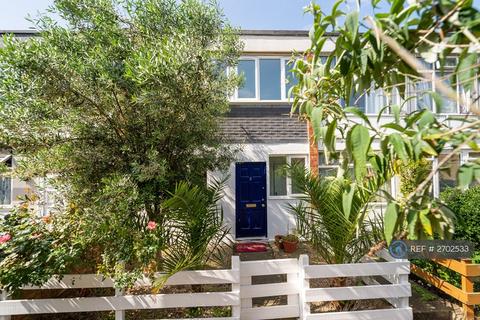 4 bedroom semi-detached house to rent, Swanwick Close, London, SW15